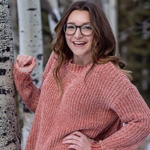 Meet your Posher, Holly